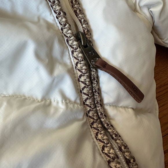 Ugg Australia baby snowsuit with attached booties and mittens - Picture 5 of 6